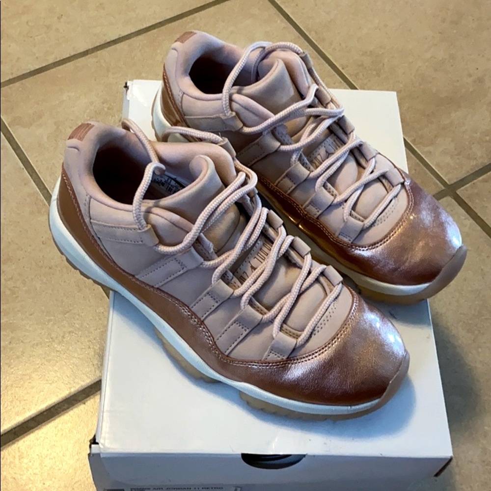 Women’s air Jordan retro low 11